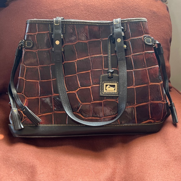 Dooney&Bourke - Picture 1 of 4